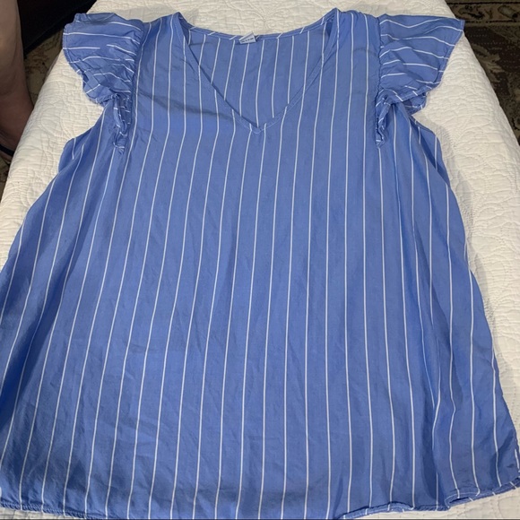 Old Navy striped summer top, shirt, blouse with V neck and flutter sleeves. - Picture 1 of 6
